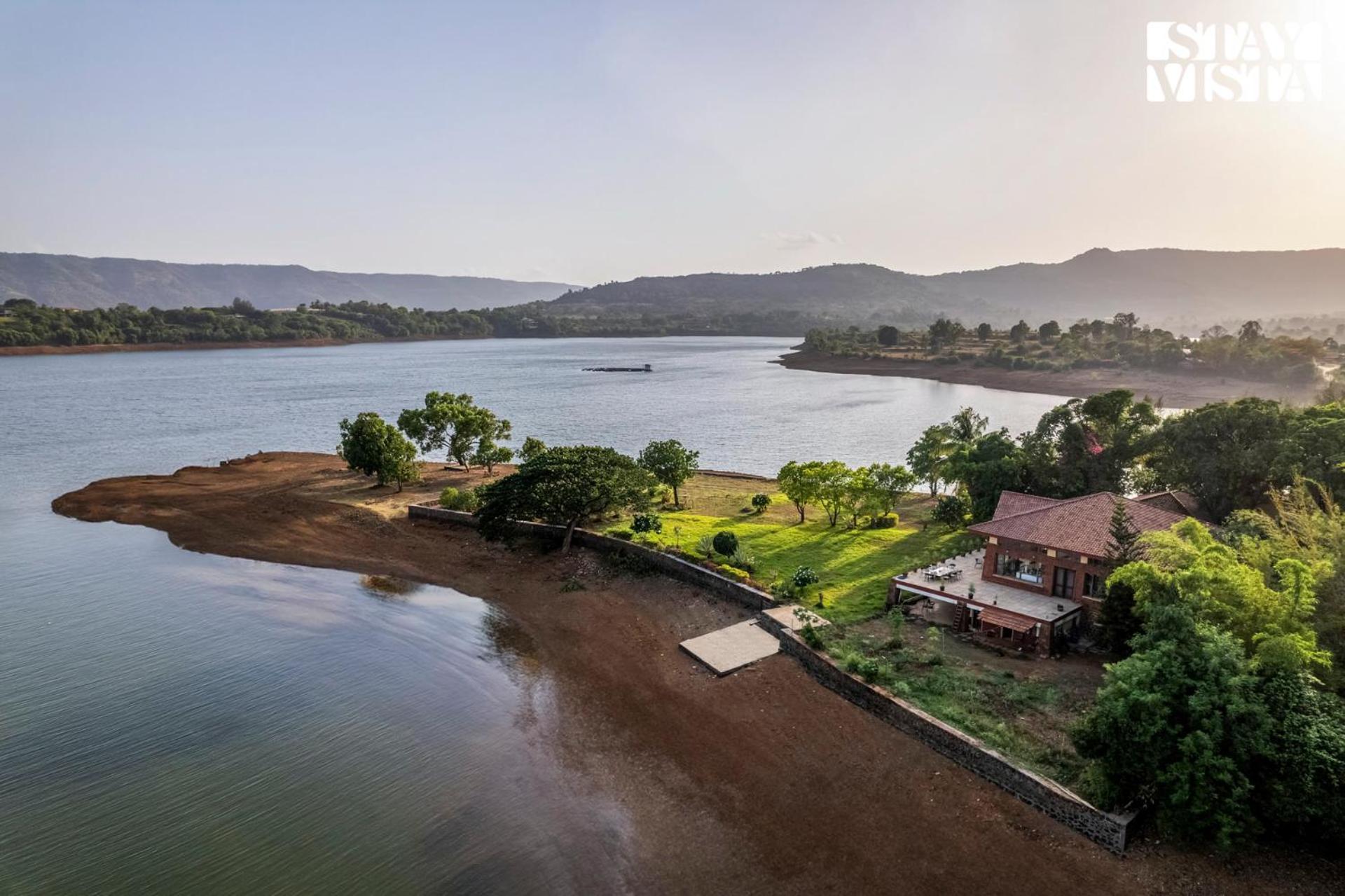 Stayvista At Three Shores With Lake View & Alfresco Dining Khamshet ภายนอก รูปภาพ